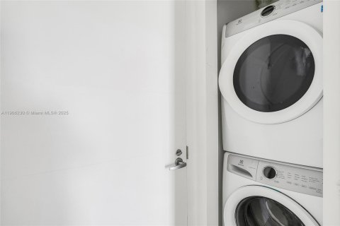 Купить кондоминиум в Норт-Майами-Бич, Флорида 1 спальня, 87.05м2, № 1956886 - фото 20