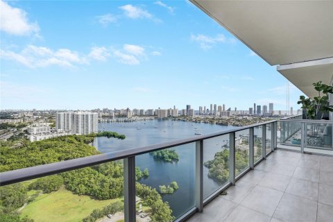 Купить кондоминиум в Норт-Майами-Бич, Флорида 1 спальня, 87.05м2, № 1956886 - фото 1