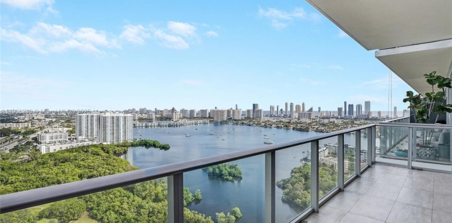 Кондоминиум с 1 спальней в Норт-Майами-Бич, Флорида № 1956886