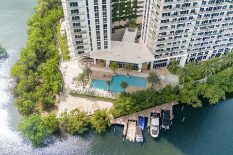 Купить кондоминиум в Норт-Майами-Бич, Флорида 1 спальня, 87.05м2, № 1956886 - фото 26