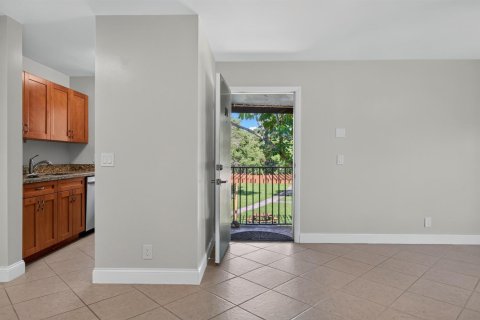 Condo in Plantation, Florida, 1 bedroom  № 2387936 - photo 5