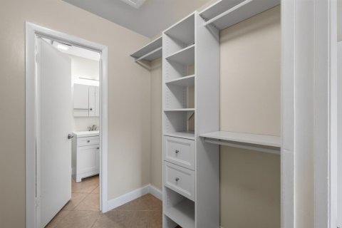 Condo in Plantation, Florida, 1 bedroom  № 2387936 - photo 14