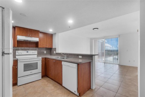 Condominio en venta en Miami, Florida, 1 dormitorio, 66.7 m2 № 2076988 - foto 8