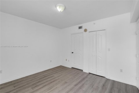 Condominio en venta en Miami, Florida, 1 dormitorio, 66.7 m2 № 2076988 - foto 14