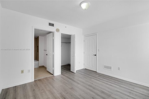 Condominio en venta en Miami, Florida, 1 dormitorio, 66.7 m2 № 2076988 - foto 15