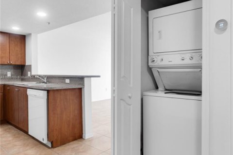 Condominio en venta en Miami, Florida, 1 dormitorio, 66.7 m2 № 2076988 - foto 18