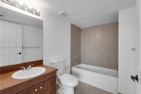 Condominio en venta en Miami, Florida, 1 dormitorio, 66.7 m2 № 2076988 - foto 16