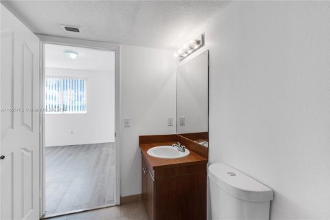 Condominio en venta en Miami, Florida, 1 dormitorio, 66.7 m2 № 2076988 - foto 17