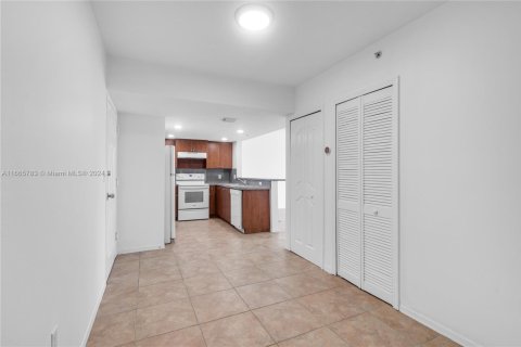 Condominio en venta en Miami, Florida, 1 dormitorio, 66.7 m2 № 2076988 - foto 3