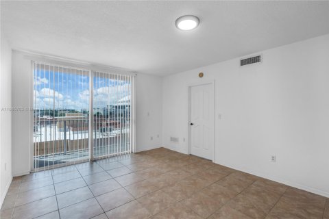 Condominio en venta en Miami, Florida, 1 dormitorio, 66.7 m2 № 2076988 - foto 11