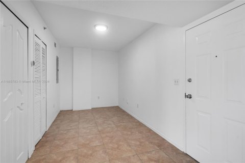 Condominio en venta en Miami, Florida, 1 dormitorio, 66.7 m2 № 2076988 - foto 2