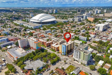 Condominio en venta en Miami, Florida, 1 dormitorio, 66.7 m2 № 2076988 - foto 6