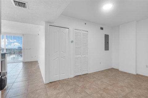 Condominio en venta en Miami, Florida, 1 dormitorio, 66.7 m2 № 2076988 - foto 9