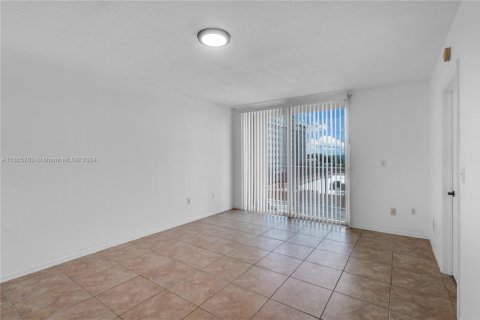 Condominio en venta en Miami, Florida, 1 dormitorio, 66.7 m2 № 2076988 - foto 10