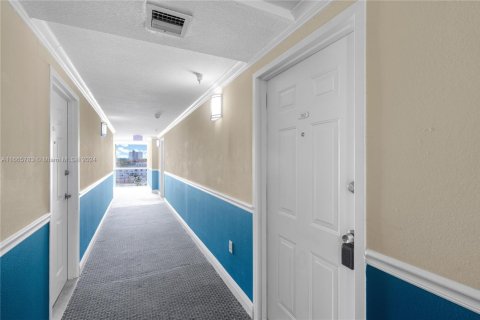 Condominio en venta en Miami, Florida, 1 dormitorio, 66.7 m2 № 2076988 - foto 19