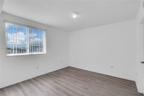 Condominio en venta en Miami, Florida, 1 dormitorio, 66.7 m2 № 2076988 - foto 12