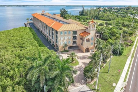 Copropriété à vendre à Punta Gorda, Floride: 3 chambres, 153.01 m2 № 2344548 - photo 2