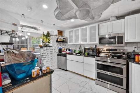 House in Port Charlotte, Florida 3 bedrooms № 2244130 - photo 8