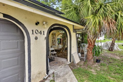 House in Port Charlotte, Florida 3 bedrooms № 2244130 - photo 2
