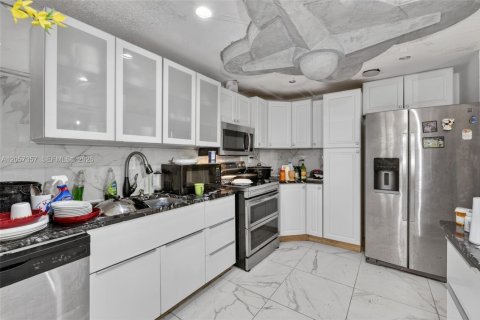 House in Port Charlotte, Florida 3 bedrooms № 2244130 - photo 7