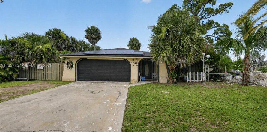 House in Port Charlotte, Florida 3 bedrooms № 2244130
