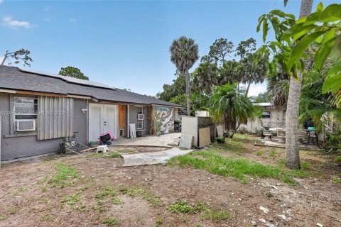 House in Port Charlotte, Florida 3 bedrooms № 2244130 - photo 25
