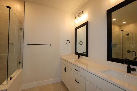 Adosado en venta en Saint Petersburg, Florida, 3 dormitorios, 181.35 m2 № 1899313 - foto 17