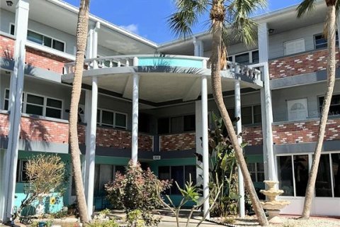 Copropriété à vendre à Kenneth City, Floride: 2 chambres, 77.57 m2 № 1562707 - photo 1