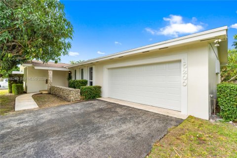 Villa ou maison à Palmetto Bay, Floride 4 chambres, 202.34 m2 № 2004797