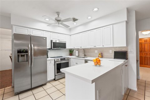 Villa ou maison à vendre à Palmetto Bay, Floride: 4 chambres, 202.34 m2 № 2004797 - photo 3