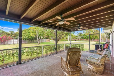 Villa ou maison à vendre à Palmetto Bay, Floride: 4 chambres, 202.34 m2 № 2004797 - photo 27