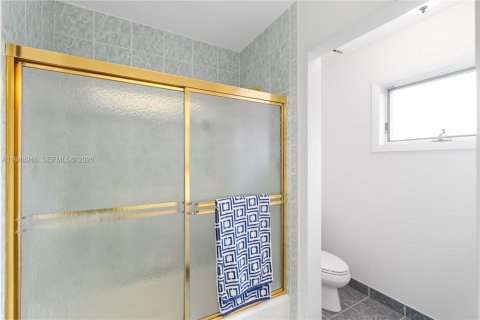 Villa ou maison à vendre à Palmetto Bay, Floride: 4 chambres, 202.34 m2 № 2004797 - photo 21