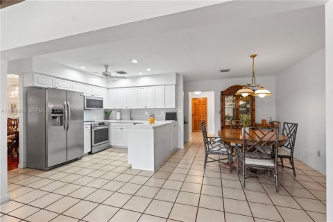 Villa ou maison à vendre à Palmetto Bay, Floride: 4 chambres, 202.34 m2 № 2004797 - photo 8