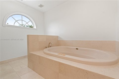 Villa ou maison à vendre à Palmetto Bay, Floride: 4 chambres, 202.34 m2 № 2004797 - photo 24