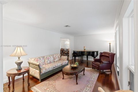 Villa ou maison à vendre à Palmetto Bay, Floride: 4 chambres, 202.34 m2 № 2004797 - photo 4