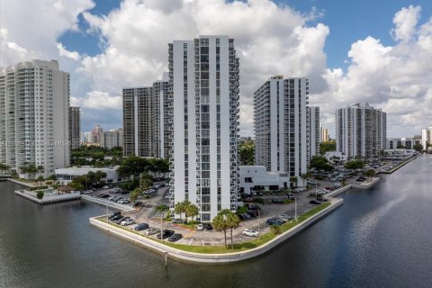 Copropriété à vendre à Aventura, Floride: 2 chambres, 105.17 m2 № 2035287 - photo 2