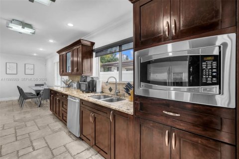 Купить виллу или дом в Майами-Спрингс, Флорида 3 спальни, № 2059072 - фото 18