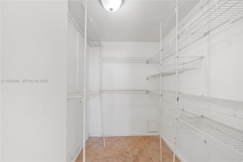 Copropriété à louer à Hollywood, Floride: 1 chambre, 81.75 m2 № 1987259 - photo 29