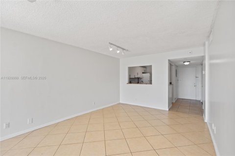 Copropriété à louer à Hollywood, Floride: 1 chambre, 81.75 m2 № 1987259 - photo 13