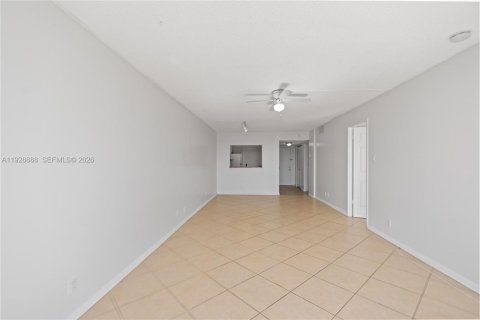 Copropriété à louer à Hollywood, Floride: 1 chambre, 81.75 m2 № 1987259 - photo 9
