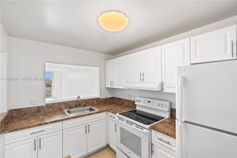 Copropriété à louer à Hollywood, Floride: 1 chambre, 81.75 m2 № 1987259 - photo 20