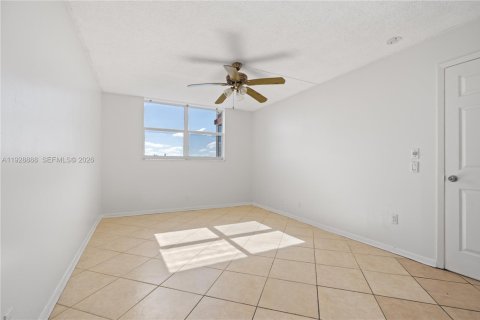 Copropriété à louer à Hollywood, Floride: 1 chambre, 81.75 m2 № 1987259 - photo 24