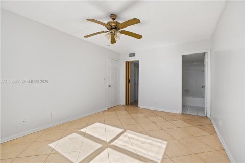 Copropriété à louer à Hollywood, Floride: 1 chambre, 81.75 m2 № 1987259 - photo 25