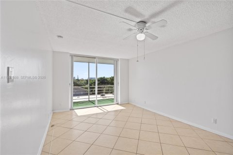 Copropriété à louer à Hollywood, Floride: 1 chambre, 81.75 m2 № 1987259 - photo 14