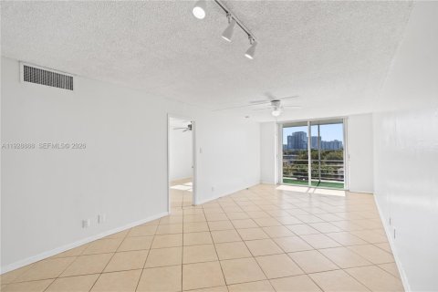 Copropriété à louer à Hollywood, Floride: 1 chambre, 81.75 m2 № 1987259 - photo 6
