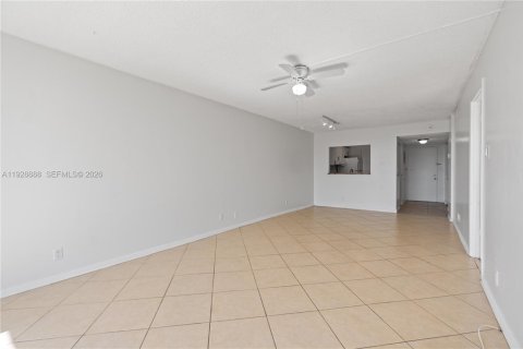 Copropriété à louer à Hollywood, Floride: 1 chambre, 81.75 m2 № 1987259 - photo 8