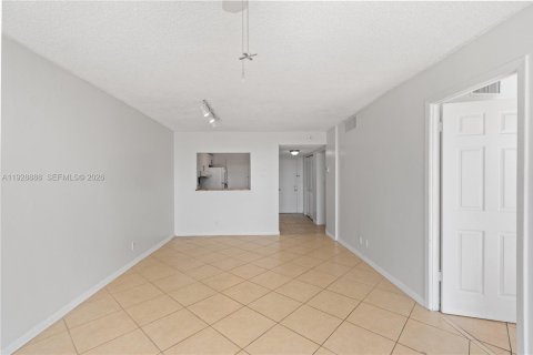 Copropriété à louer à Hollywood, Floride: 1 chambre, 81.75 m2 № 1987259 - photo 11
