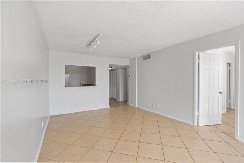 Copropriété à louer à Hollywood, Floride: 1 chambre, 81.75 m2 № 1987259 - photo 12