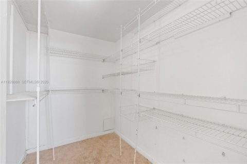 Copropriété à louer à Hollywood, Floride: 1 chambre, 81.75 m2 № 1987259 - photo 28