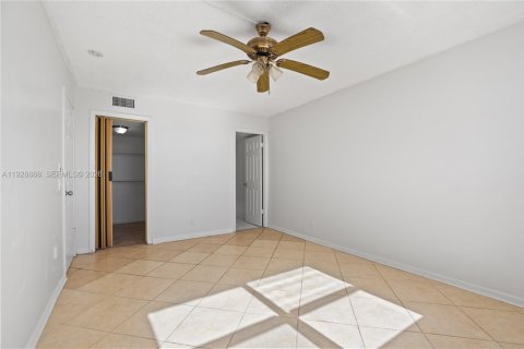 Copropriété à louer à Hollywood, Floride: 1 chambre, 81.75 m2 № 1987259 - photo 26